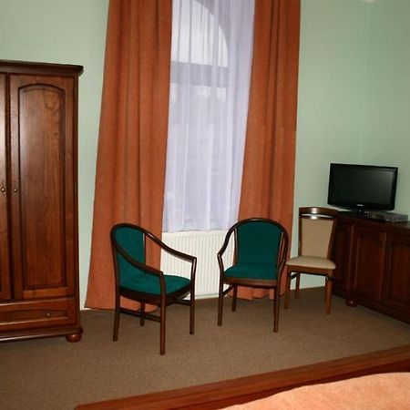 Zlaty Lev Otel Louny Dış mekan fotoğraf